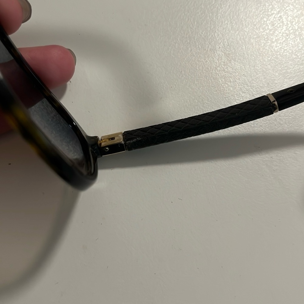 Authentic Chanel sunglasses with case. Good condition - Picture 4 of 11
